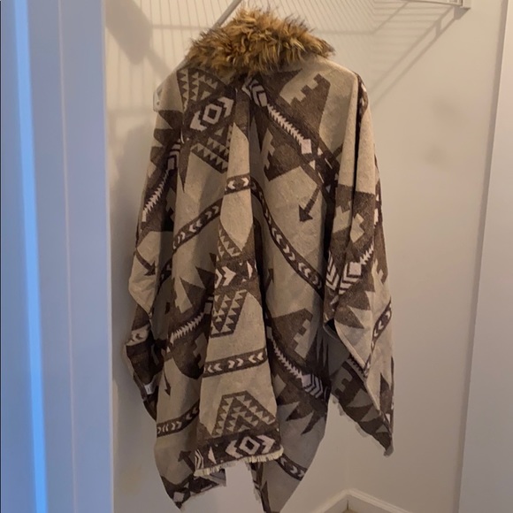 Poncho - Picture 2 of 3